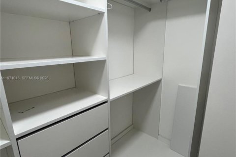 Condominio en alquiler en North Miami, Florida, 2 dormitorios, 118.08 m2 № 2033144 - foto 19