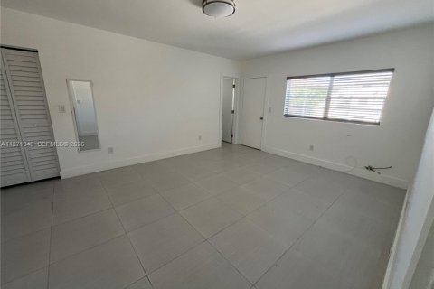Condominio en alquiler en North Miami, Florida, 2 dormitorios, 118.08 m2 № 2033144 - foto 11