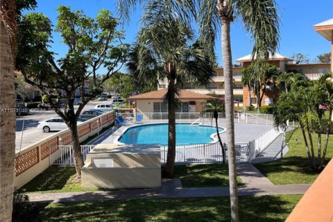 Condominio en alquiler en North Miami, Florida, 2 dormitorios, 118.08 m2 № 2033144 - foto 6