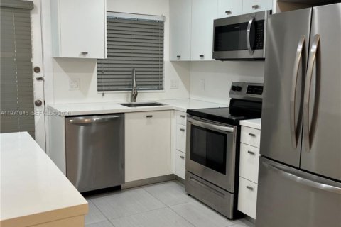 Condominio en alquiler en North Miami, Florida, 2 dormitorios, 118.08 m2 № 2033144 - foto 22