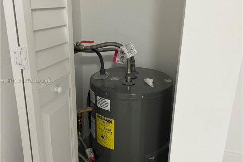 Condominio en alquiler en North Miami, Florida, 2 dormitorios, 118.08 m2 № 2033144 - foto 18