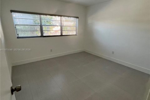 Condominio en alquiler en North Miami, Florida, 2 dormitorios, 118.08 m2 № 2033144 - foto 2