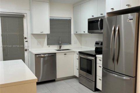 Condominio en alquiler en North Miami, Florida, 2 dormitorios, 118.08 m2 № 2033144 - foto 15