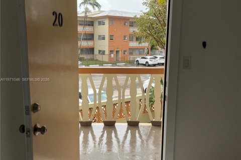 Condominio en alquiler en North Miami, Florida, 2 dormitorios, 118.08 m2 № 2033144 - foto 29