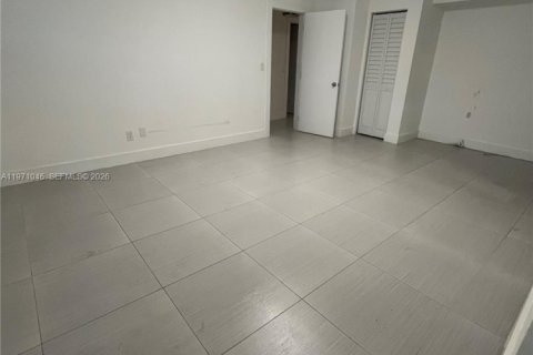 Condominio en alquiler en North Miami, Florida, 2 dormitorios, 118.08 m2 № 2033144 - foto 21