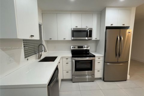 Condominio en alquiler en North Miami, Florida, 2 dormitorios, 118.08 m2 № 2033144 - foto 30