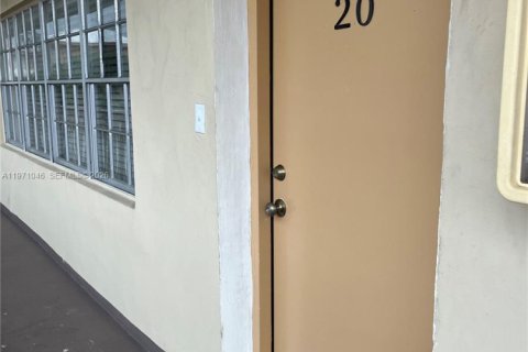 Condominio en alquiler en North Miami, Florida, 2 dormitorios, 118.08 m2 № 2033144 - foto 24