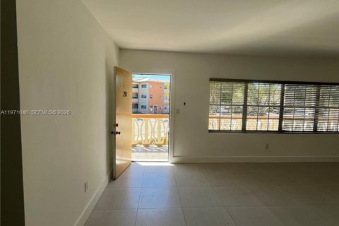 Condominio en alquiler en North Miami, Florida, 2 dormitorios, 118.08 m2 № 2033144 - foto 3