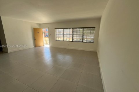 Condominio en alquiler en North Miami, Florida, 2 dormitorios, 118.08 m2 № 2033144 - foto 4