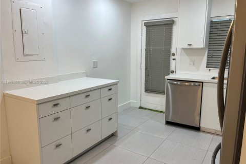 Condominio en alquiler en North Miami, Florida, 2 dormitorios, 118.08 m2 № 2033144 - foto 14