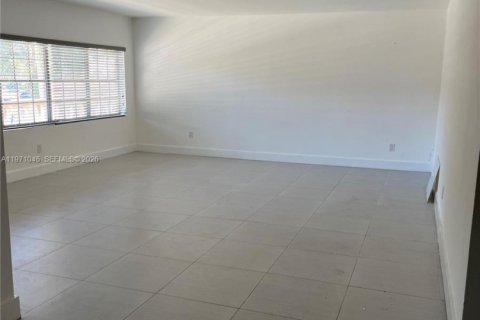 Condominio en alquiler en North Miami, Florida, 2 dormitorios, 118.08 m2 № 2033144 - foto 12
