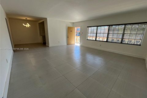 Condominio en alquiler en North Miami, Florida, 2 dormitorios, 118.08 m2 № 2033144 - foto 13