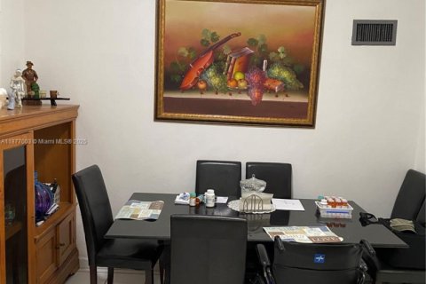 Villa ou maison à vendre à Miami, Floride: 3 chambres, 122.35 m2 № 1923676 - photo 18