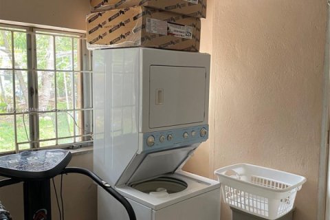 Villa ou maison à vendre à Miami, Floride: 3 chambres, 122.35 m2 № 1923676 - photo 16