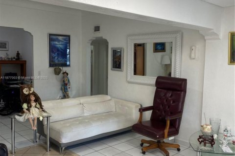 Villa ou maison à vendre à Miami, Floride: 3 chambres, 122.35 m2 № 1923676 - photo 5