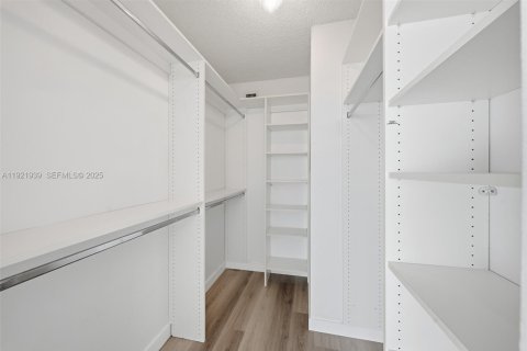 Купить кондоминиум в Майами-Бич, Флорида 2 спальни, 100.15м2, № 1984589 - фото 24