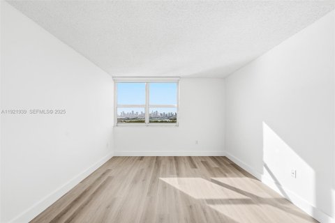 Купить кондоминиум в Майами-Бич, Флорида 2 спальни, 100.15м2, № 1984589 - фото 30