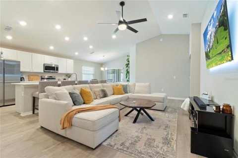 Casa en alquiler en Auburndale, Florida, 4 dormitorios, 159.33 m2 № 1911492 - foto 2