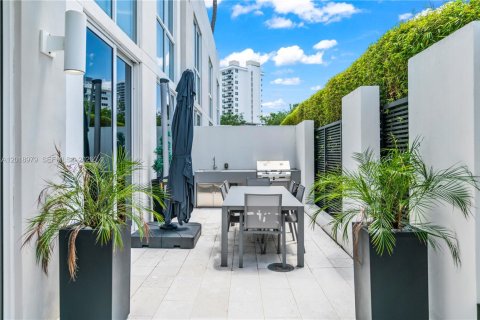 Condo in Fort Lauderdale, Florida, 2 bedrooms  № 2083781 - photo 2