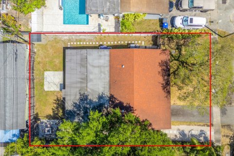House in Hollywood, Florida 3 bedrooms, 171.68 sq.m. № 1714085 - photo 24