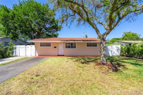 House in Hollywood, Florida 3 bedrooms, 171.68 sq.m. № 1714085 - photo 1