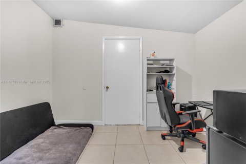 House in Hollywood, Florida 3 bedrooms, 171.68 sq.m. № 1714085 - photo 18