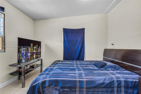 House in Hollywood, Florida 3 bedrooms, 171.68 sq.m. № 1714085 - photo 19