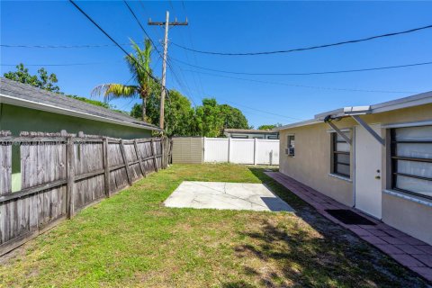 House in Hollywood, Florida 3 bedrooms, 171.68 sq.m. № 1714085 - photo 22