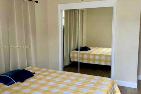 House in Hollywood, Florida 3 bedrooms, 171.68 sq.m. № 1714085 - photo 30