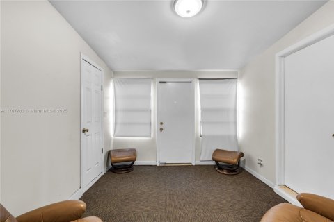 House in Hollywood, Florida 3 bedrooms, 171.68 sq.m. № 1714085 - photo 11