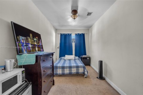 House in Hollywood, Florida 3 bedrooms, 171.68 sq.m. № 1714085 - photo 14