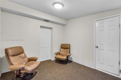 House in Hollywood, Florida 3 bedrooms, 171.68 sq.m. № 1714085 - photo 12