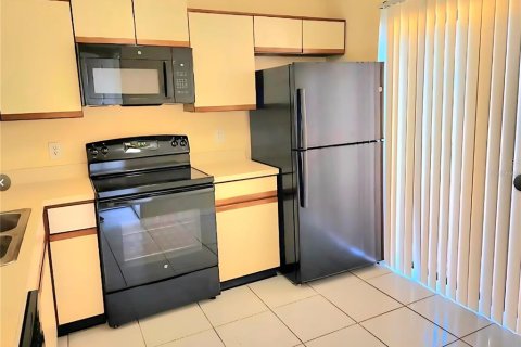 Condo in Kissimmee, Florida, 2 bedrooms  № 2394219 - photo 9
