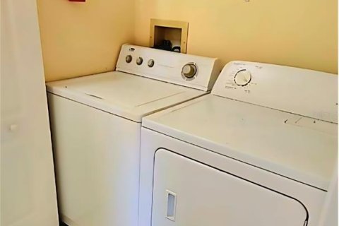 Condo in Kissimmee, Florida, 2 bedrooms  № 2394219 - photo 12