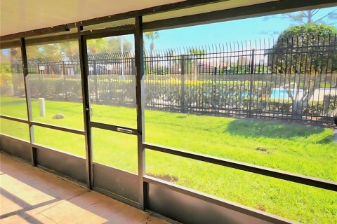 Condo in Kissimmee, Florida, 2 bedrooms  № 2394219 - photo 3