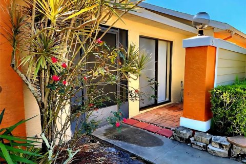 Condo in Kissimmee, Florida, 2 bedrooms  № 2394219 - photo 2