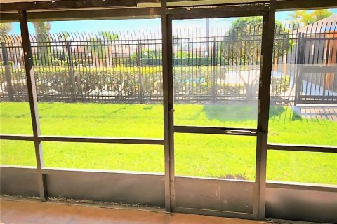 Condo in Kissimmee, Florida, 2 bedrooms  № 2394219 - photo 19