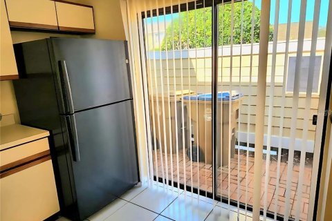 Condo in Kissimmee, Florida, 2 bedrooms  № 2394219 - photo 11