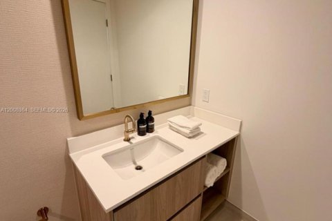 Condo in Miami, Florida, 2 bedrooms  № 2073476 - photo 4