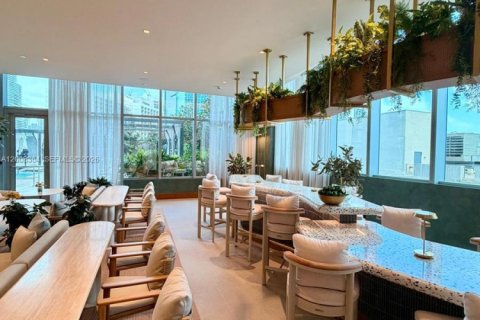 Condo in Miami, Florida, 2 bedrooms  № 2073476 - photo 13