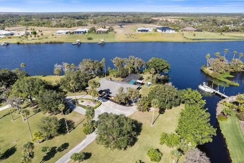 House in LaBelle, Florida 4 bedrooms, 285.4 sq.m. № 1797785 - photo 2