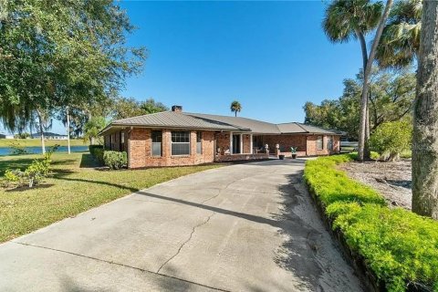 House in LaBelle, Florida 4 bedrooms, 285.4 sq.m. № 1797785 - photo 1