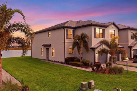 Townhouse in Bradenton, Florida 3 bedrooms, 175.31 sq.m. № 2359084