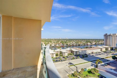 Condo in Hollywood, Florida, 1 bedroom № 2180933 - photo 19