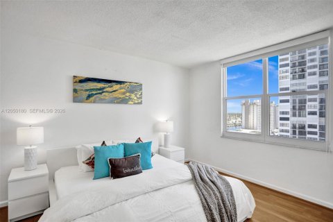Condo in Hollywood, Florida, 1 bedroom № 2180933 - photo 12