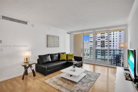 Condo in Hollywood, Florida, 1 bedroom № 2180933 - photo 5