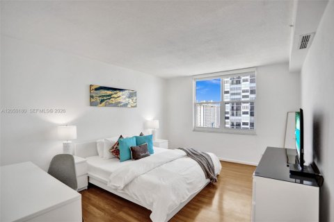 Condo in Hollywood, Florida, 1 bedroom № 2180933 - photo 11