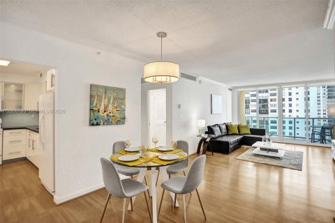 Condo in Hollywood, Florida, 1 bedroom № 2180933 - photo 2