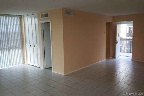 Купить кондоминиум в Авентура, Флорида 1 спальня, 92.34м2, № 2013370 - фото 11