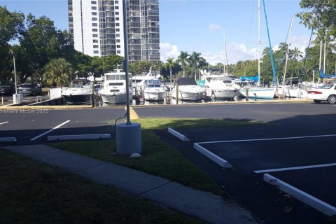 Купить кондоминиум в Авентура, Флорида 1 спальня, 92.34м2, № 2013370 - фото 20